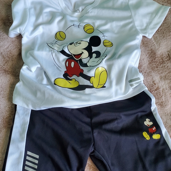 4T 2tops and 1 shorts - Picture 2 of 2